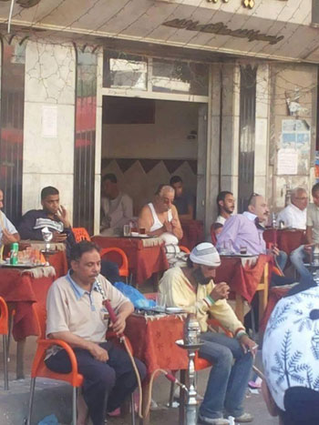 تداول صور لشخص يشبه أحمد راتب بالملابس الداخلية على مقهى (2)