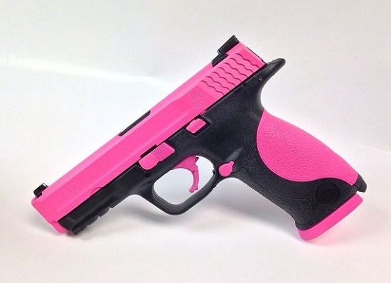 سلاح سميث ويسون باللون الوردى 