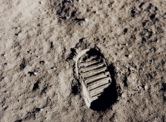 1 خطوة الإنسان على القمر