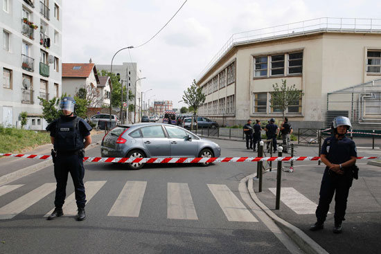 1-(3) الشرطة الفرنسية فرنسا