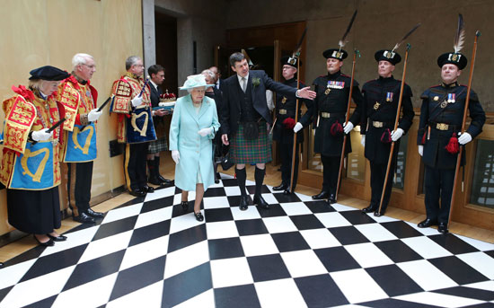 الملكة إليزابيث تفتتح جلسة البرلمان الاسكتلندى (7)