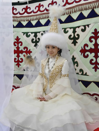 ملابس العروس وتقاليد الزفاف حول العالم (3)