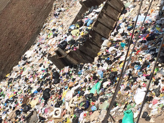 انتشار-القمامة-وسط-المنازل-بقرية-بلبيس-الشرقية-(3)