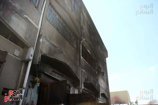 السيطرة على حريق هائل بمصنع بويات بمدينة 6 أكتوبر (17)
