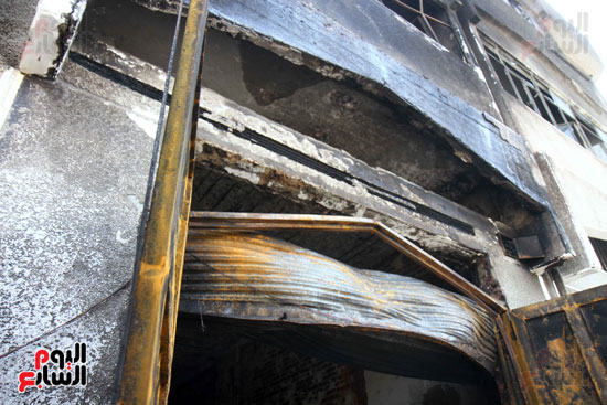 السيطرة على حريق هائل بمصنع بويات بمدينة 6 أكتوبر (2)