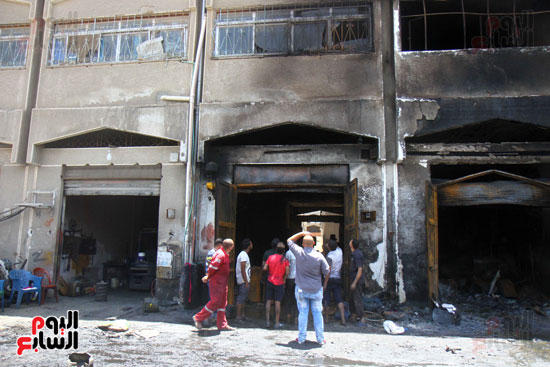 السيطرة على حريق هائل بمصنع بويات بمدينة 6 أكتوبر (7)
