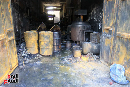 السيطرة على حريق هائل بمصنع بويات بمدينة 6 أكتوبر (21)