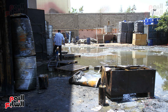 السيطرة على حريق هائل بمصنع بويات بمدينة 6 أكتوبر (24)