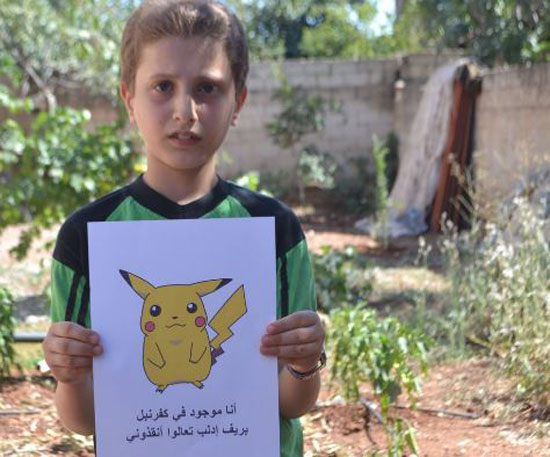 طفل-سوري-يرفع-شعار-Pokemon-(11)