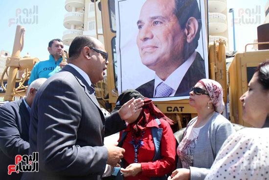 محافظ مطروح وتحيا مصر وبيت العيلة يتفقدون المشروعات التنموية  (2)