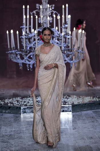 الروعة والجاذبية الأزياء الهندية العصرية أحدث مجموعات الأزياء الهندية لصيف 2015