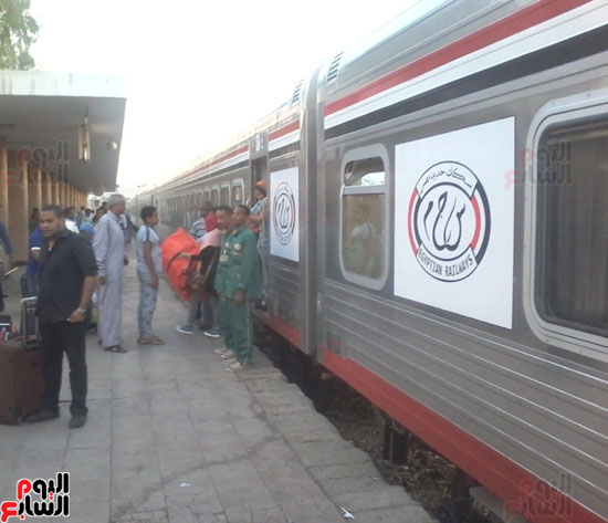 أزمة تذاكر القطارات فى الصعيد رغم انتهاء إجازة العيد (4)