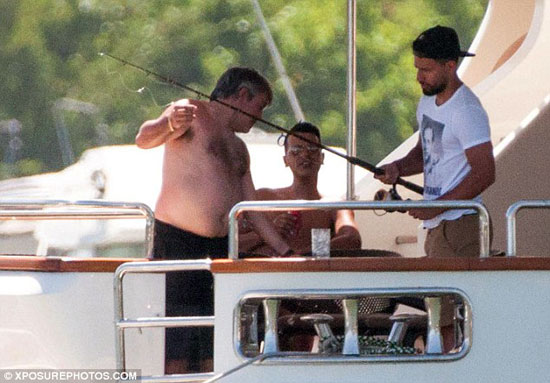 بالصور.. أجويرو يستمتع بالصيد فى ميامى قبل الانضمام لمعسكر السيتى 72016230121359سيرجيو-أجويرو-(1)