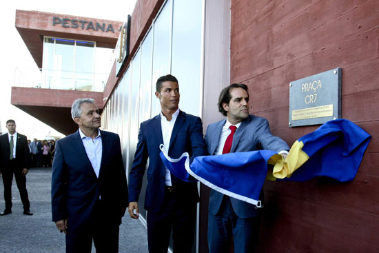 رونالدو يدشن فندقه الجديد (4)