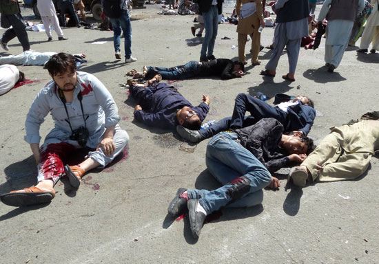 1مقتل أكثر من 50 شخصاً فى تفجير قرب تظاهرة بالعاصمة الأفغانية كابول (1)