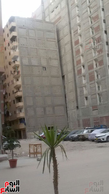 عقار مائل حديث البناء فى منطقة الفلكى بالإسكندرية (3)