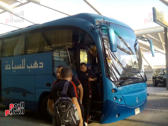 1بعثة الأهلى تصل مطار القاهرة استعدادا للسفر إلى المغرب (1)