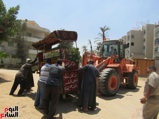 حملة لرفع مخلفات موقف أتوبيس شرق الدلتا فى العاشر من رمضان (7)