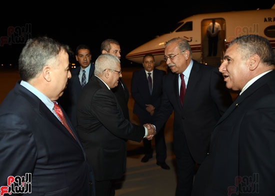 رئيس الوزراء شريف إسماعيل يصل الجزائر (2)