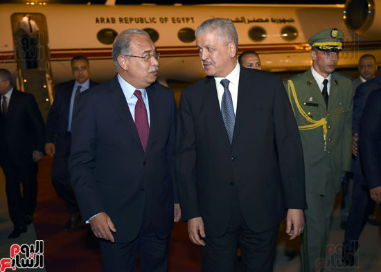 رئيس الوزراء شريف إسماعيل يصل الجزائر (3)
