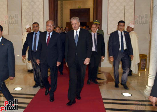 رئيس الوزراء شريف إسماعيل يصل الجزائر (6)