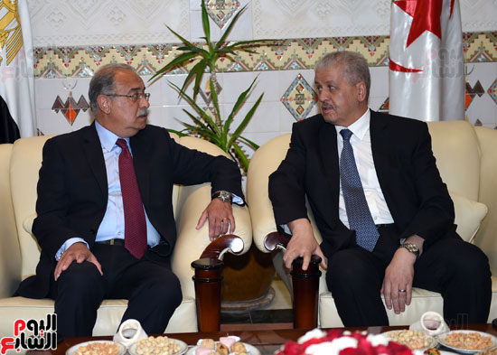 رئيس الوزراء شريف إسماعيل يصل الجزائر (7)