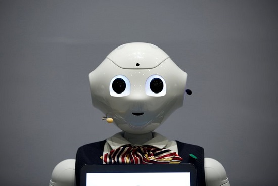وجه الروبوت pepper