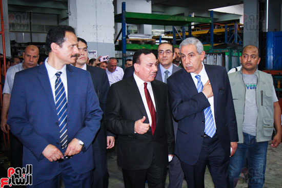 طارق قابيل جولته فى مدينة 6 أكتوبر لافتتاح عدد من المصانع الجديدة-(24)