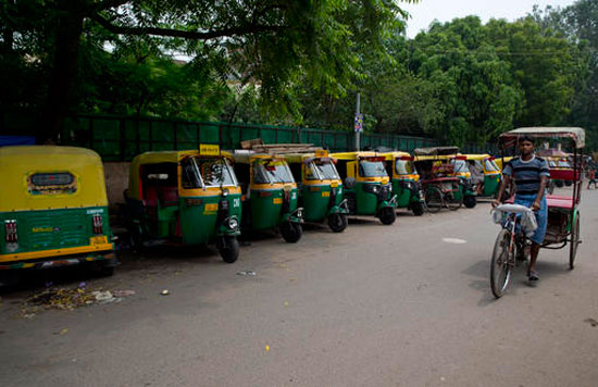 1إضراب سائقى التوك توك فى الهند (2)