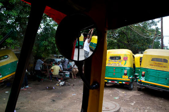 1إضراب سائقى التوك توك فى الهند (3)