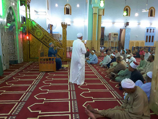 مدير إدارة أوقاف بندر الأقصر يتفقد المساجد بمنطقة الكرنك (2)