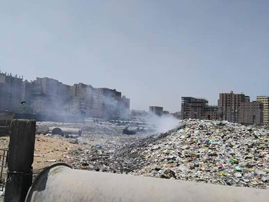 القمامة بشارع جمال عبد الناصر (1)