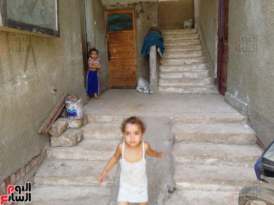أهالى مساكن الكويزات بجرجا يعانون من مياه الصرف الصحى (1)