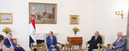 الرئيس عبد الفتاح السيسي خلال لقائه باعضاء البرلمان البريطانى (1)