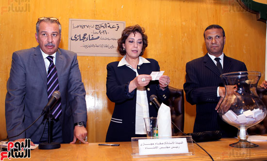صفاء حجازى تجرى قرعة علنية للعاملين المتقدمين للحصول على تأشيرة الحج (2)
