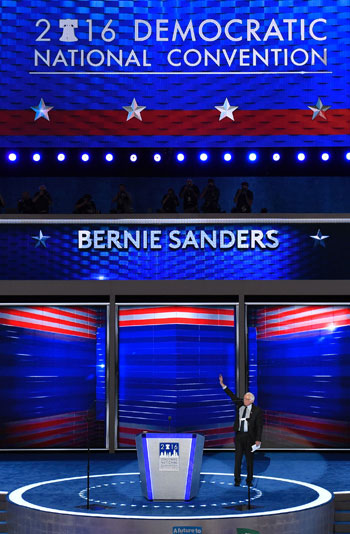 بيرنى ساندرز يدعو للتصويت لصالح هيلارى كلينتون فى انتخابات أمريكا (8)