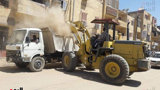حملة نظافة ورفع قمامة من شوارع مدينة الأقصر (3)