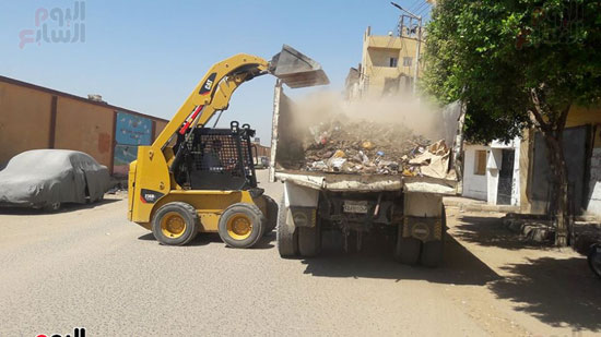 حملة نظافة ورفع قمامة من شوارع مدينة الأقصر (7)