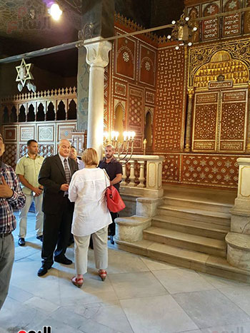 السفير الإسرائيلى الجديد يزور 3 معابد يهودية بالقاهرة (4)