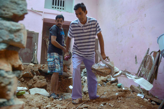 مقتل ثمانية عمال إثر انهيار جزء من مبنى تحت الانشاء فى الهند (1)