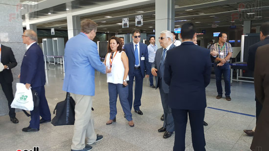 لحظة وصول وفد مجلس العموم البريطاني لمطار شرم الشيخ (1)