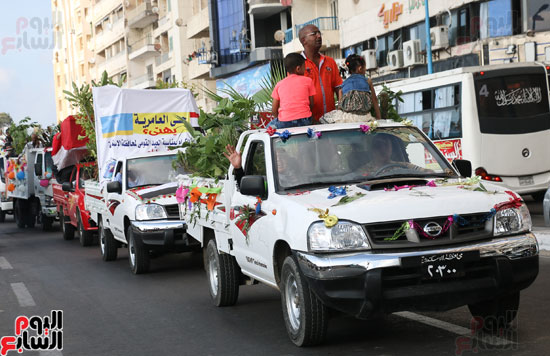 1محافظة الإسكندرية تستعد لانطلاق موكب الزهور احتفالا بالعيد القومى (4)