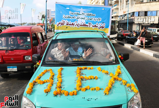 1محافظة الإسكندرية تستعد لانطلاق موكب الزهور احتفالا بالعيد القومى (7)