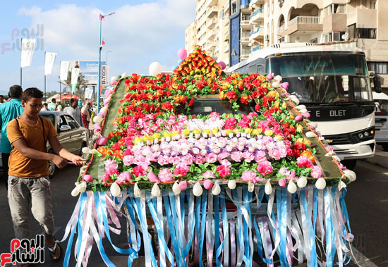 1محافظة الإسكندرية تستعد لانطلاق موكب الزهور احتفالا بالعيد القومى (8)