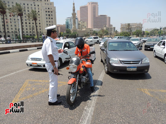 مدير أمن القاهرة يشدد على القوات بضرورة تحقيق السيولة المرورية  (4)