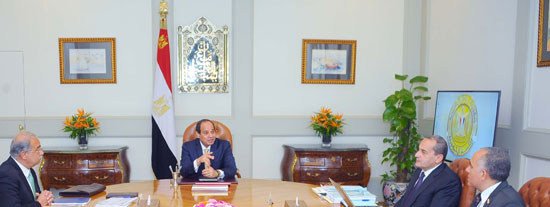 الرئيس السيسي يجتمع برئيس مجلس الوزراء ووزيرى الزراعة والرى (2)