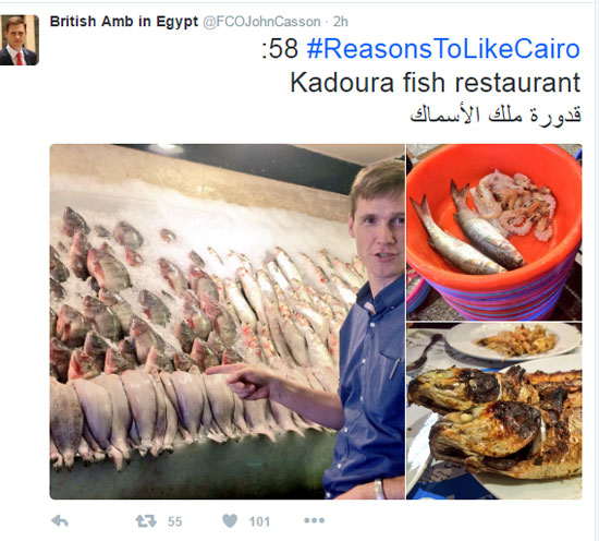 السفير البريطانى يواصل التغزل بمصر وينشر صور زيارته لمطعم قدورة