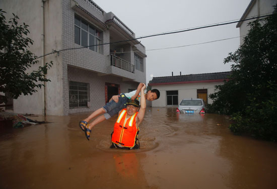 فيضانات فى الصين (3)