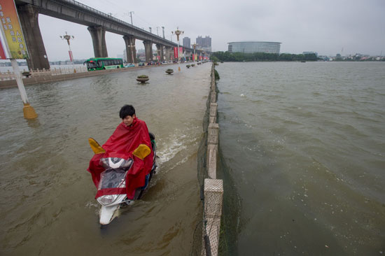 فيضانات فى الصين (5)