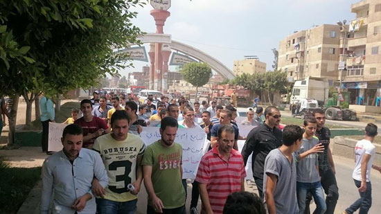 وقفة احتجاجية لأهالى ضحية الإهمال بكفر الشيخ (1)